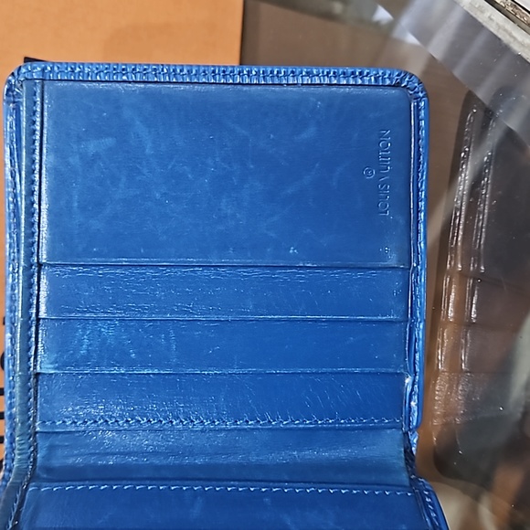 HP! Louis Vuitton Blue Epi Leather Bifold Wallet EUC - Picture 6 of 10